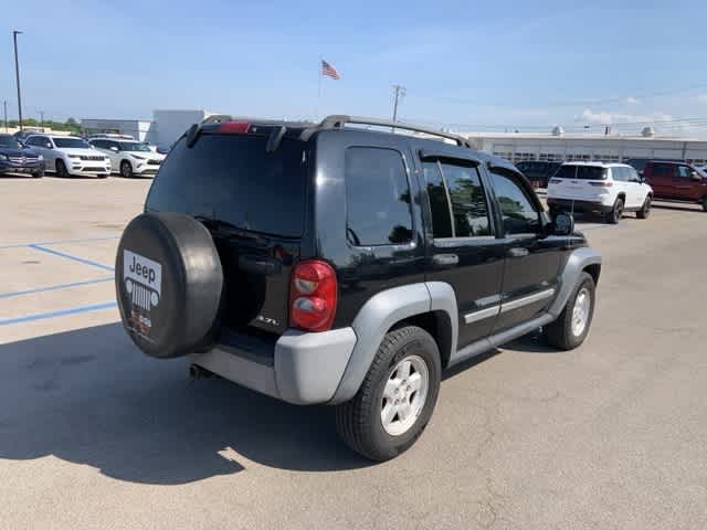 Thumbnail: 2005 Jeep Liberty - 16