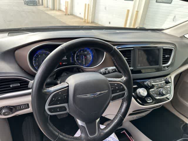 Thumbnail: 2019 Chrysler Pacifica - 6