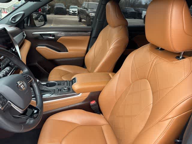 Thumbnail: 2021 Toyota Highlander - 3