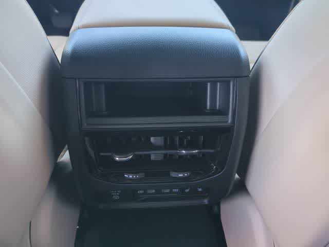 Thumbnail: 2026 Jeep Grand Cherokee - 39