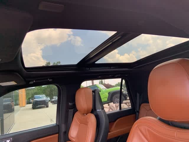 Thumbnail: 2020 Lincoln Navigator - 6