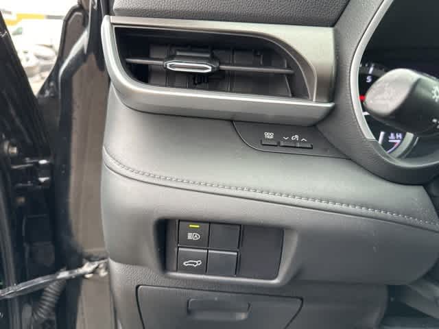 Thumbnail: 2020 Toyota Highlander - 12