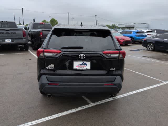 Thumbnail: 2021 Toyota RAV4 - 7