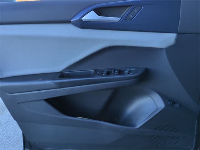 Thumbnail: 2022 Volkswagen Taos - 31