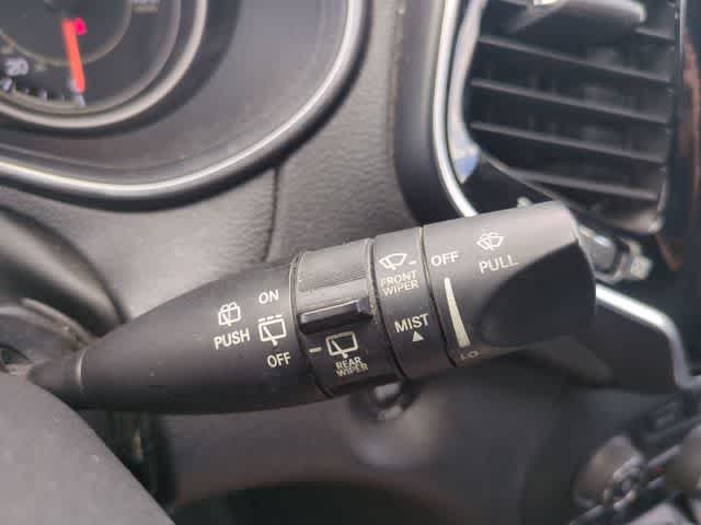 Thumbnail: 2019 Jeep Cherokee - 25