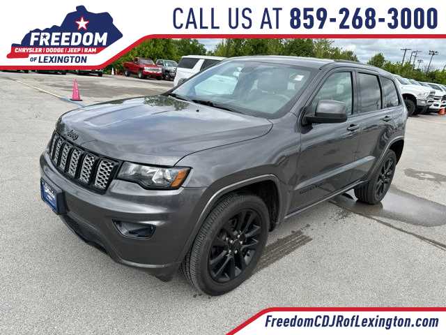 Thumbnail: 2017 Jeep Grand Cherokee - 1