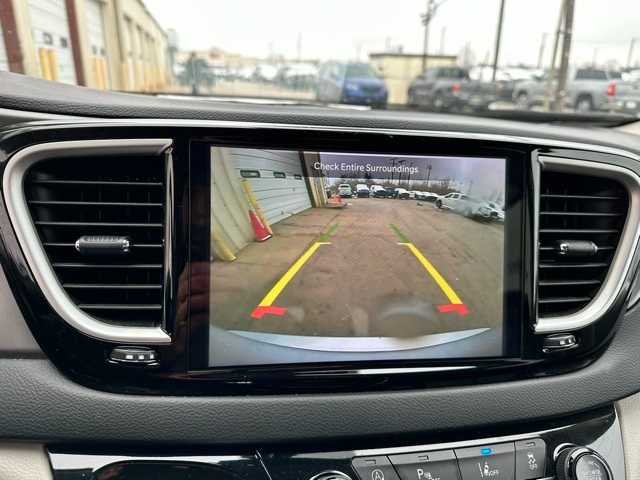 Thumbnail: 2023 Chrysler Pacifica - 12