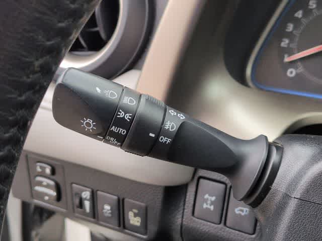Thumbnail: 2013 Toyota RAV4 - 27