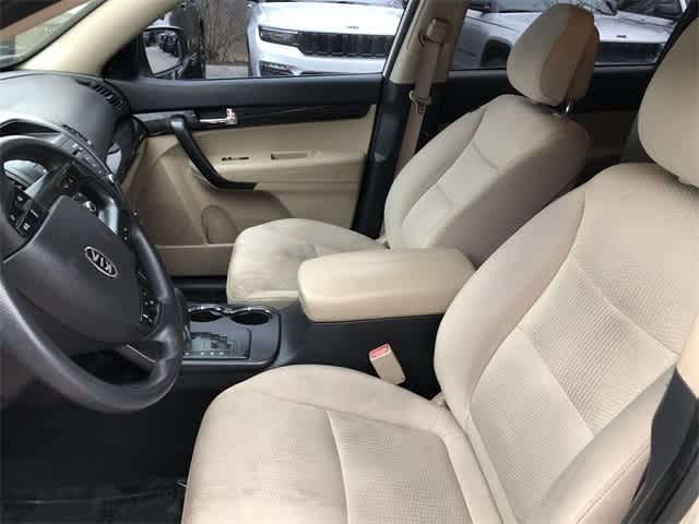 Thumbnail: 2011 Kia Sorento - 11