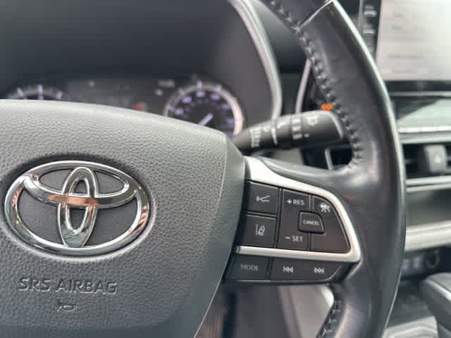 Thumbnail: 2022 Toyota Highlander - 7