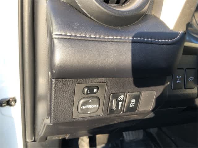 Thumbnail: 2013 Toyota RAV4 - 19