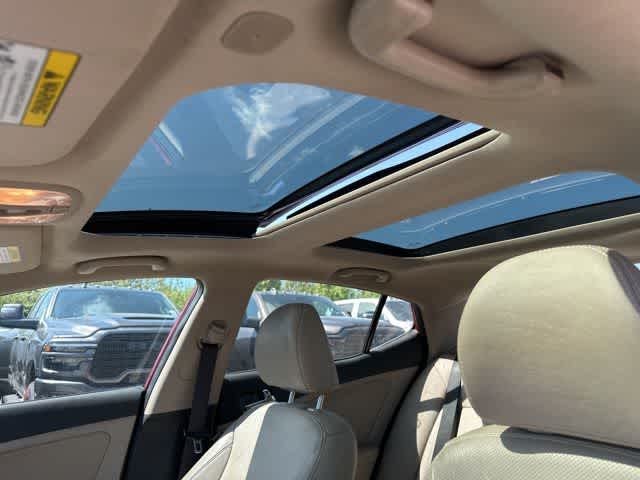 Thumbnail: 2012 Kia Optima - 6