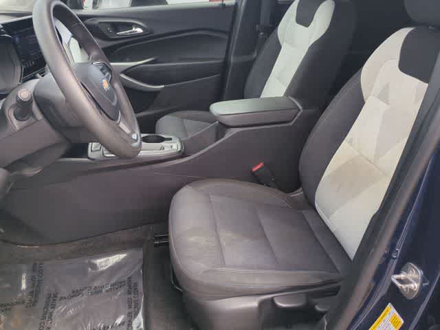 Thumbnail: 2024 Chevrolet Trax - 16