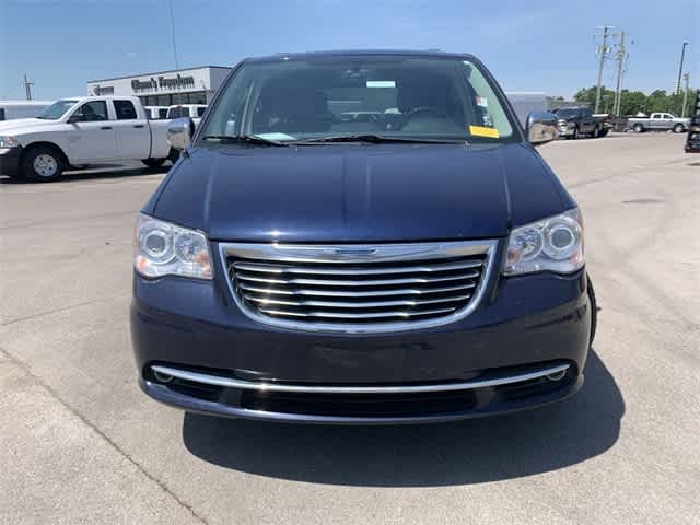 Thumbnail: 2014 Chrysler Town & Country - 13