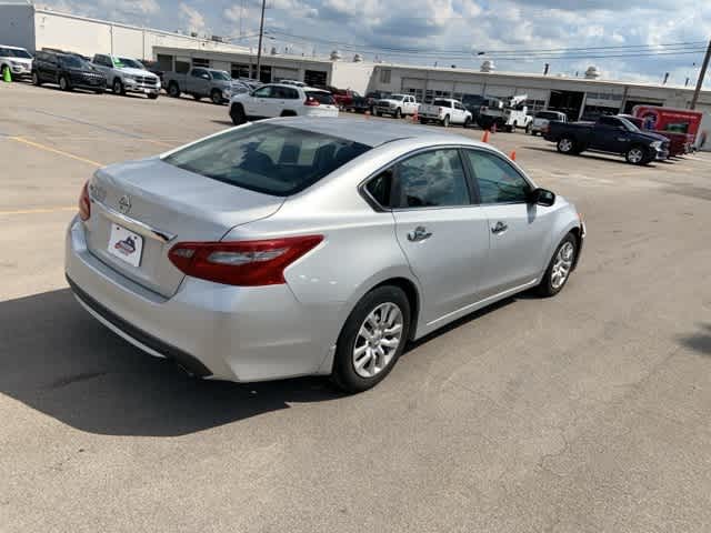 Thumbnail: 2018 Nissan Altima - 16