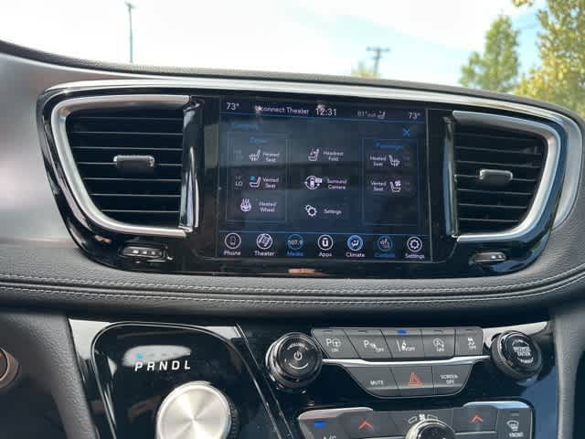 Thumbnail: 2018 Chrysler Pacifica - 8
