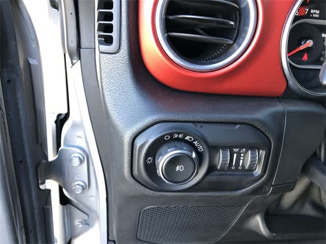 Thumbnail: 2019 Jeep Wrangler - 23