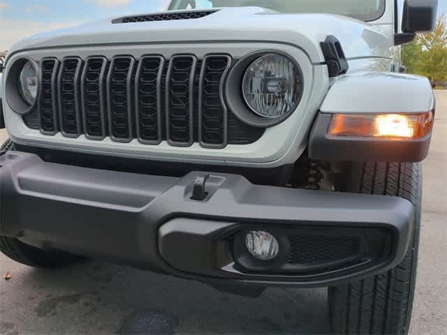 Thumbnail: 2025 Jeep Gladiator - 11