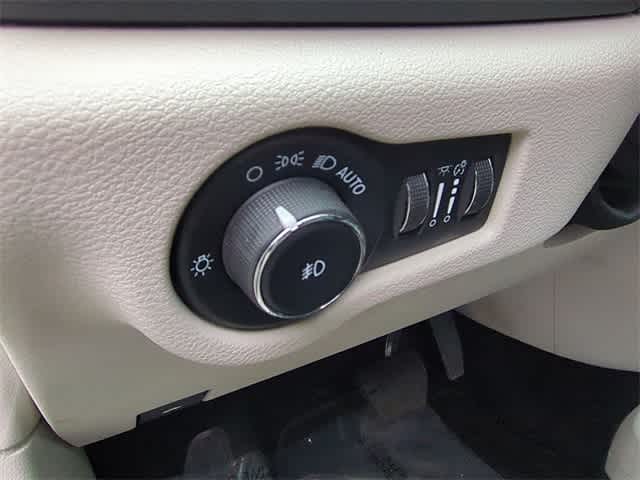 Thumbnail: 2023 Chrysler Pacifica - 17