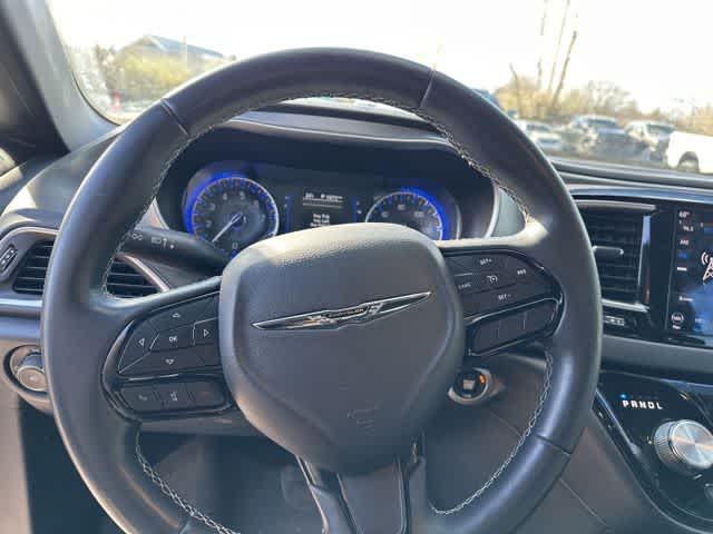 Thumbnail: 2018 Chrysler Pacifica - 8