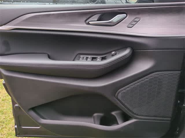 Thumbnail: 2025 Jeep Grand Cherokee - 32