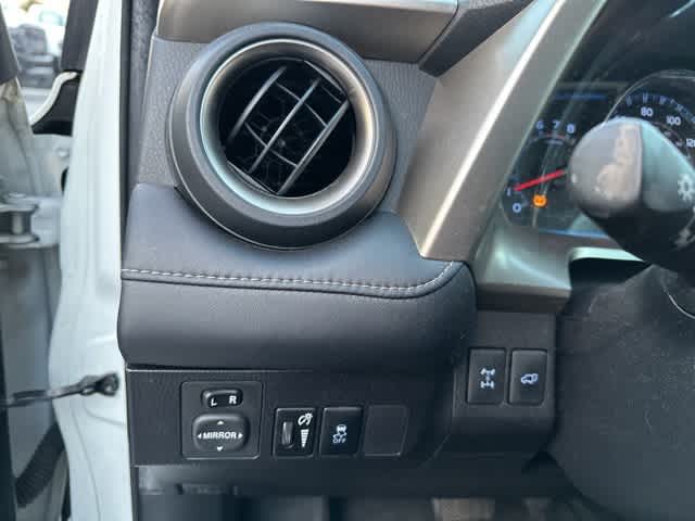 Thumbnail: 2013 Toyota RAV4 - 13