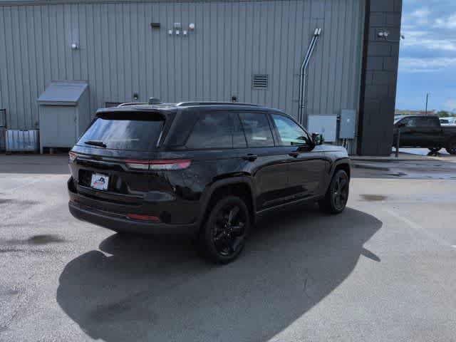 Thumbnail: 2023 Jeep Grand Cherokee - 8