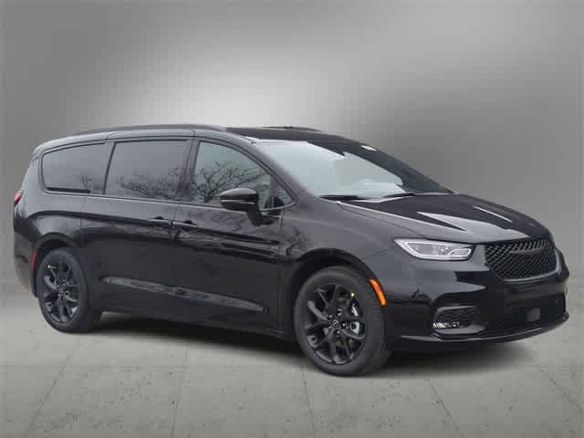 Thumbnail: 2026 Chrysler Pacifica - 2