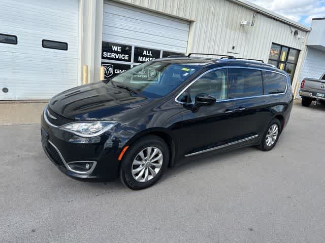 Thumbnail: 2019 Chrysler Pacifica - 16