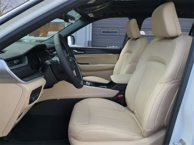 Thumbnail: 2025 Jeep Grand Cherokee L - 17