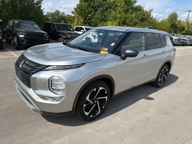 Thumbnail: 2022 Mitsubishi Outlander - 2