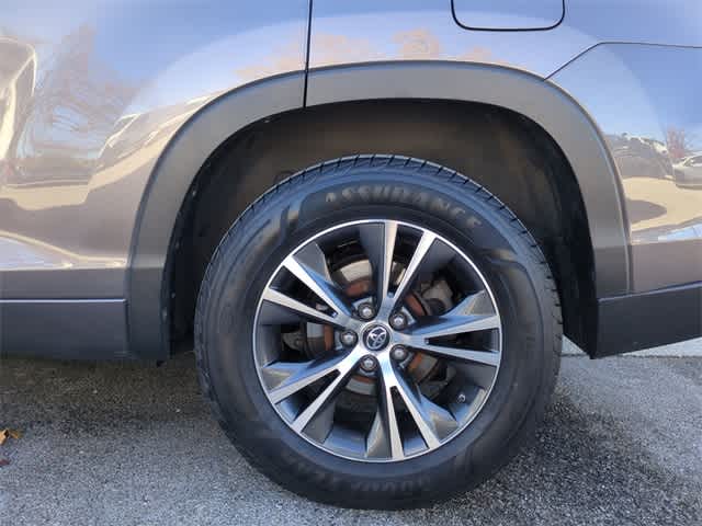 Thumbnail: 2016 Toyota Highlander - 14