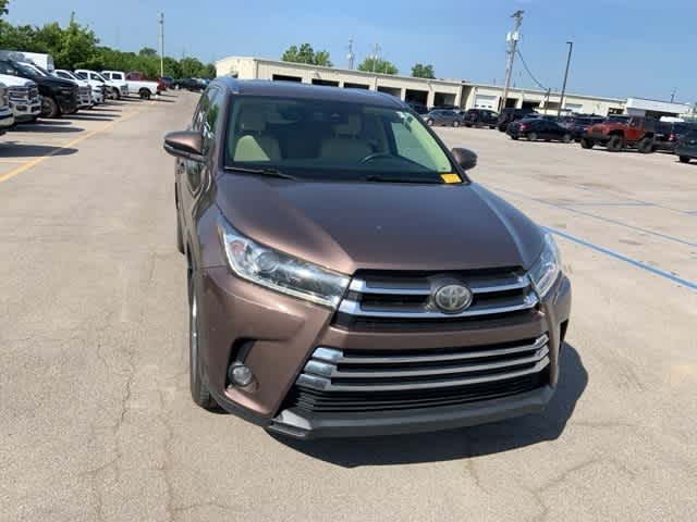 Thumbnail: 2017 Toyota Highlander - 30