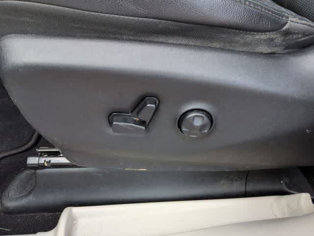 Thumbnail: 2018 Chrysler Pacifica - 17