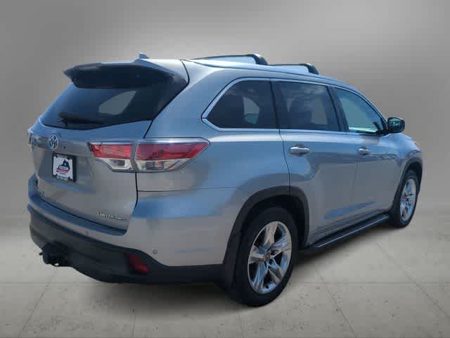 Thumbnail: 2016 Toyota Highlander - 8