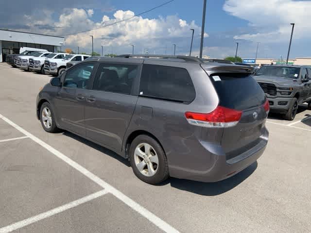 Thumbnail: 2014 Toyota Sienna - 15