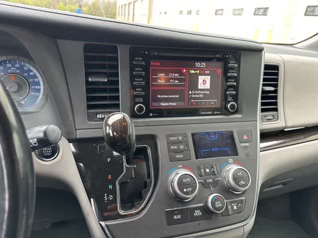 Thumbnail: 2018 Toyota Sienna - 7