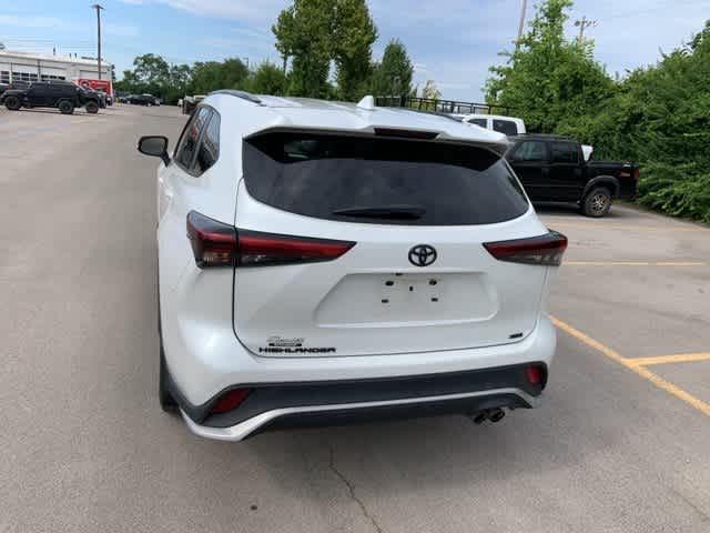 Thumbnail: 2023 Toyota Highlander - 21