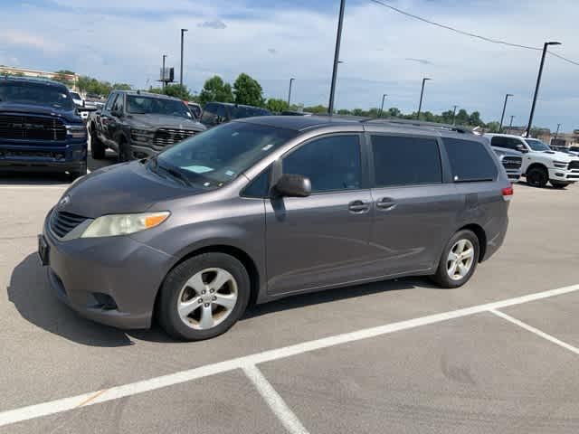 Thumbnail: 2014 Toyota Sienna - 13