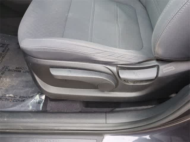 Thumbnail: 2018 Kia Sorento - 18