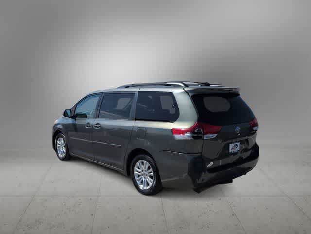 Thumbnail: 2014 Toyota Sienna - 6