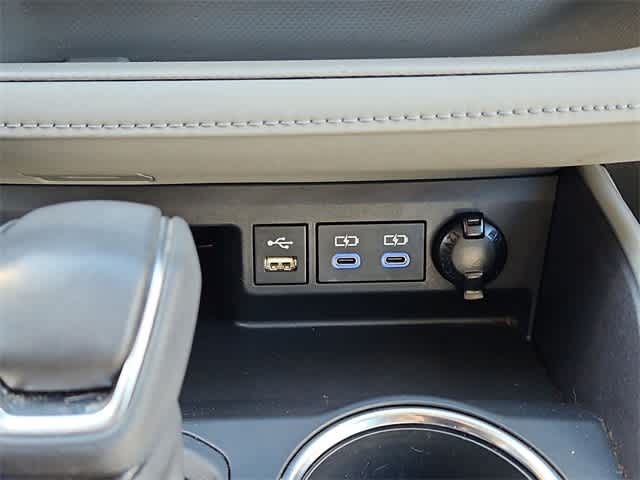 Thumbnail: 2022 Toyota Highlander - 33