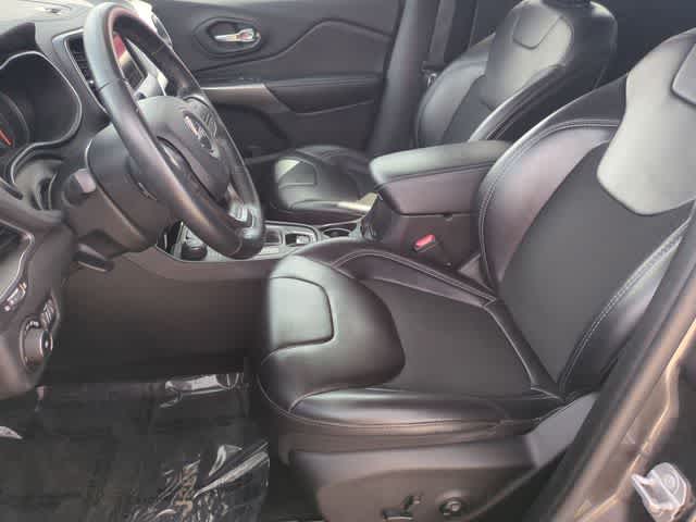 Thumbnail: 2019 Jeep Cherokee - 17