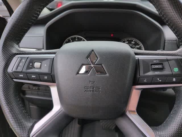 Thumbnail: 2022 Mitsubishi Outlander - 22