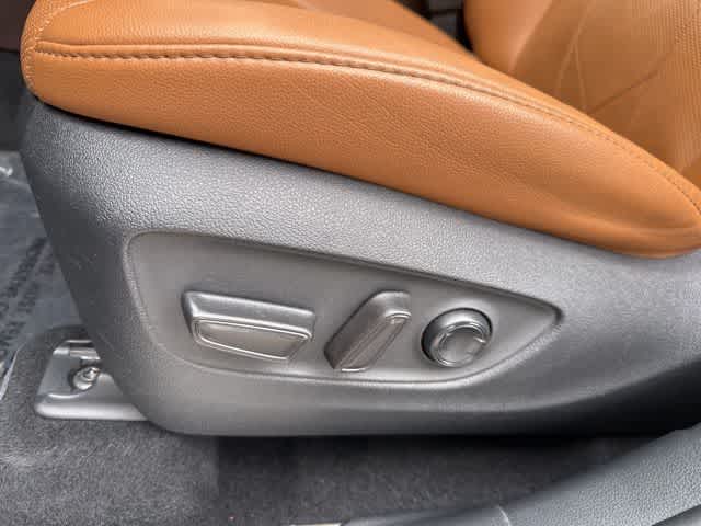 Thumbnail: 2021 Toyota Highlander - 10