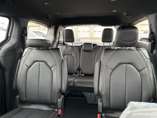 Thumbnail: 2026 Chrysler Pacifica - 8