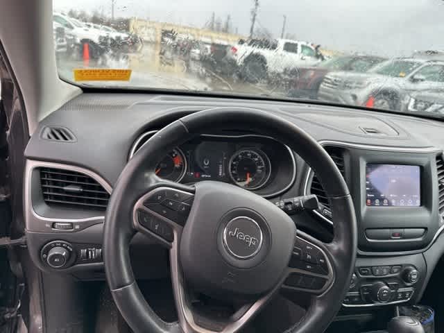 Thumbnail: 2019 Jeep Cherokee - 6