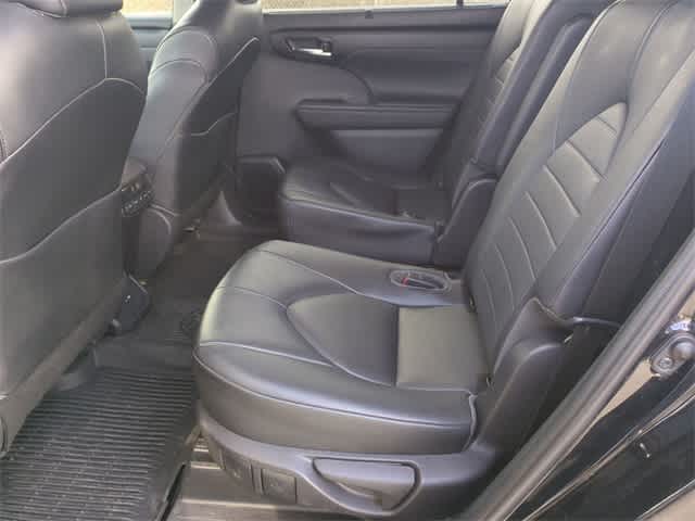 Thumbnail: 2020 Toyota Highlander - 21