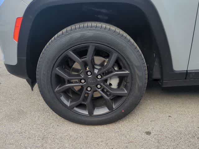 Thumbnail: 2025 Jeep Grand Cherokee - 14