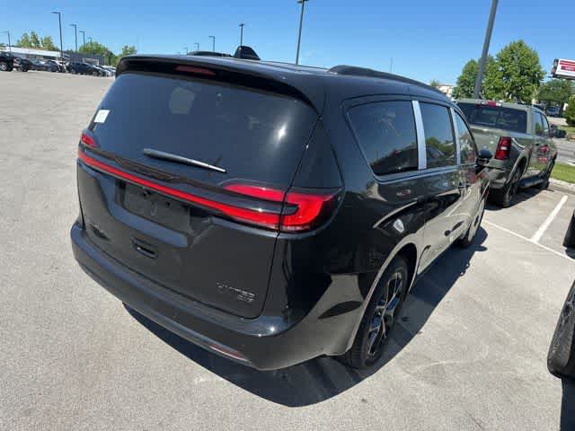 Thumbnail: 2027 Chrysler Pacifica - 13